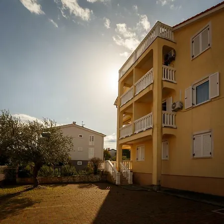 Josephine 2 Malinska