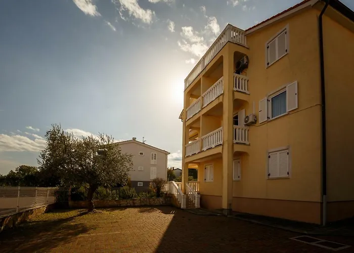 Josephine 2 Malinska